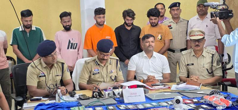 KABooK पैनल क्रमांक 108 एवं 10 पर दिल्ली के द्वारका में रायपुर पुलिस की रेड, 01 अंतर्राज्यीय सहित कुल 06 सटोरिये गिरफ्तार