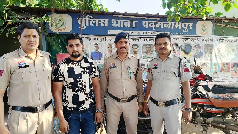 तीन तलाक देने वाले फरार आरोपी को पुलिस ने भोपाल से किया गिरफ्तार : मुस्लिम विवाह अनुच्छेद की धारा 4 के अन्तर्गत की गयी कार्यवाही