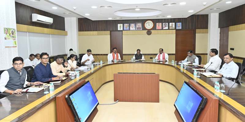 छत्तीसगढ़ कैबिनेट ने लिए कई ऐतिहासिक फैसले : मुख्यमंत्री ग्रामीण बस योजना से सुदूर क्षेत्रों में मिलेगी यातायात सुविधा, NIELIT से बढ़ेगा डिजिटल कौशल, शिक्षकों को मिलेगा समायोजन, और किसानों को कृषक उन्नति योजना का लाभ…जानिए पूरी खबर..!