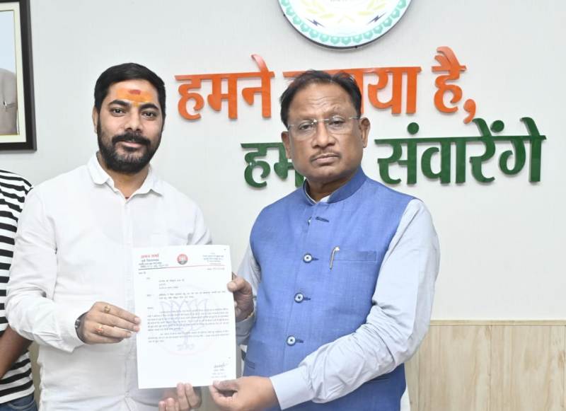 पानी के लिए तरसते कुनकुरी को अमन शर्मा ने दिलाया जीवनदायिनी पम्प, सरकार से 20 लाख की स्वीकृति