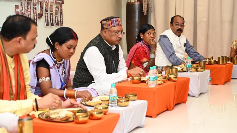 विशेष लेख : सुरक्षा और रोजगार की गारंटी के साथ बढ़ा महिला श्रमिकों का सम्मान, छत्तीसगढ़ सरकार की योजनाओं से आ रहे बदलाव