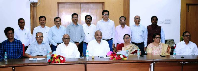 छत्तीसगढ़ पॉवर ट्रांसमिशन कंपनी से 9 अनुभवी कर्मियों की विदाई, सेवाओं को किया गया सम्मानित, 41 वर्षों की सेवा के बाद सेवानिवृत्त हुए अधिकारी, मनोठिया बोले – अनुभव की होगी कमी.