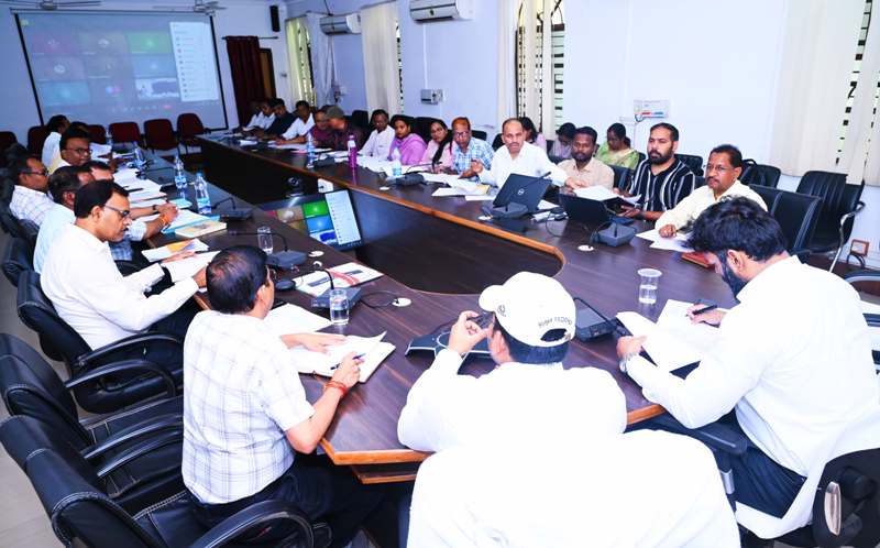 जशपुर कलेक्टर ने शिक्षा विभाग के अधिकारियों की ली बैठक, समायोजन के लिए सूची तैयार करने की गई चर्चा