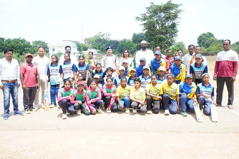 जशपुर की बेटियों ने छत्तीसगढ़ स्टेट क्रिकेट टीम मे सलेक्ट होकर बढ़ाया जिले का मान : अंडर 19 के लिए 6 और अंडर 15 के लिए 9 छात्राओं का हुआ चयन