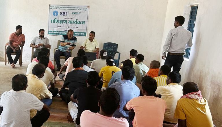 जशपुर : कुटमा में प्रोजेक्ट उन्नति के तहत् राजमिस्त्री प्रशिक्षण प्रारंभ