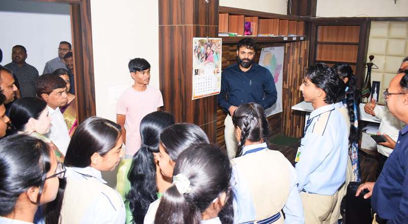 कलेक्टर ने जशपुर सीबीएसई बोर्ड 10 वीं और 12 वीं में उत्कृष्ट प्रदर्शन करने वाले विद्यार्थियों को अपनी हार्दिक बधाई और शुभकामनाएं दी