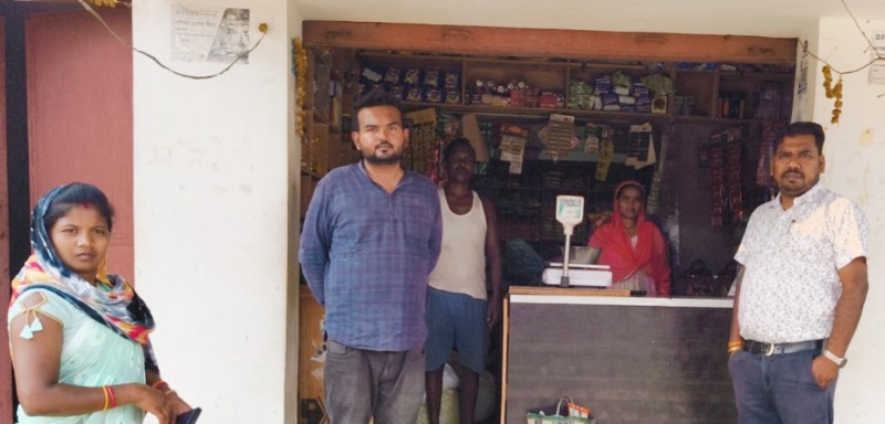 जशपुर : ग्रामीण बैंक के हितग्राहियों को स्व-रोजगार के लिए दिया जा रहा मुद्रा लोन