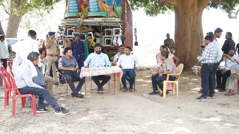 जशपुर : कलेक्टर और एसएसपी ने दोकड़ा जगन्नाथ मंदिर के निर्माण कार्य का अवलोकन किया, मुख्यमंत्री के संभावित दौरा को देखते हुए तैयारी का लिया जायजा