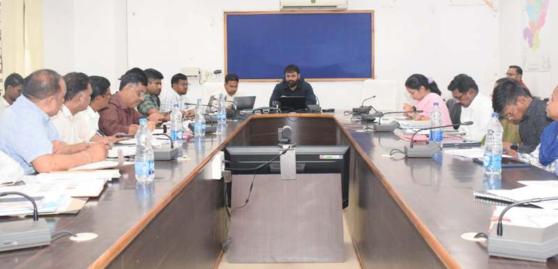 जशपुर में कलेक्टर रोहित व्यास का सख्त एक्शन: प्लास्टिक मुक्त अभियान, पीएम आवास शीघ्र पूर्ण करने और ग्रामीण सचिवालयों में अनिवार्य उपस्थिति के निर्देश