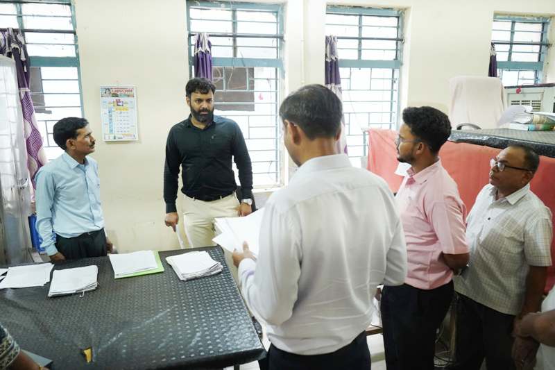 जशपुर : कलेक्टर ने बागबहार के तहसील कार्यालय का किया निरीक्षण, सभी प्रकरणों को आनलाईन पंजीयन करने के निर्देश