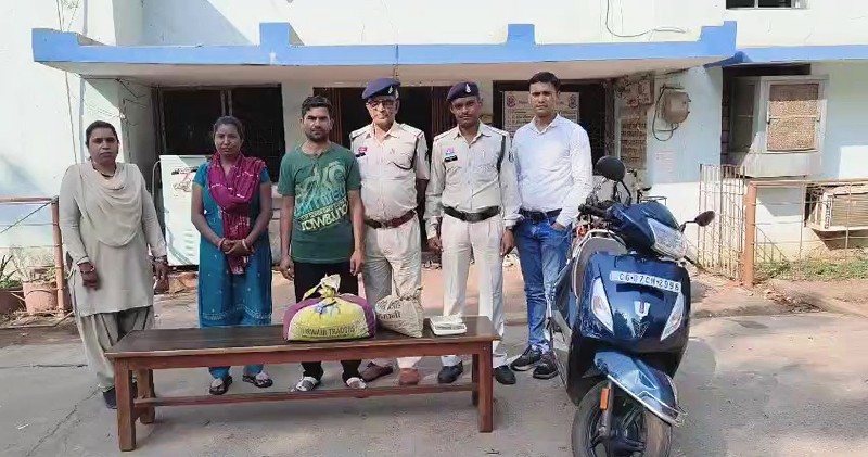 ‘संकल्प अभियान’ के अंतर्गत बड़ी सफलता : जहरीली कमाई का धंधा बेनकाब, दुर्ग में गांजा तस्करी करते दो आरोपी गिरफ्तार, भारी मात्रा में गांजा सहित स्कूटी और तराजू जब्त,