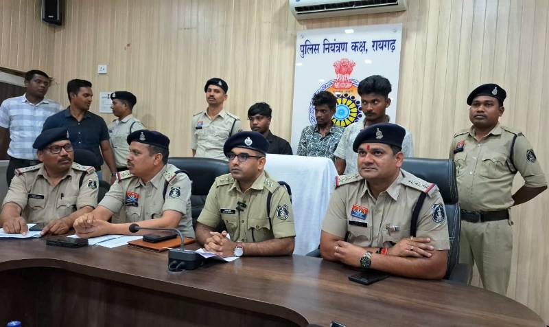 अपराध समाचार : लूटपाट गैंग का 48 घंटे में खुलासा, रेलवे स्टेशन रोड पर हुई लूट की गुत्थी सुलझी, तीन आरोपी गिरफ्तार, बाइक और मोबाइल बरामद, भेजा गया न्यायिक रिमांड पर.