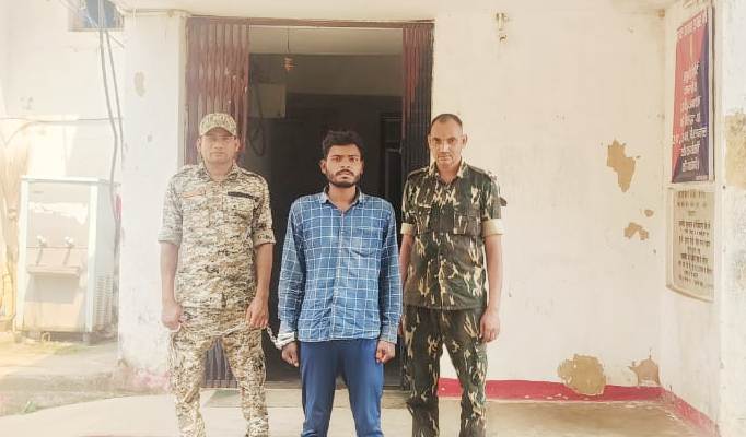 कट्टे की नोक पर जशपुर में मचाया था खौफ, अब सलाखों के पीछे ‘सीरियल लुटेरा’ अमेरिकन पैंकरा, 5 जिलों में दर्ज हैं संगीन अपराध