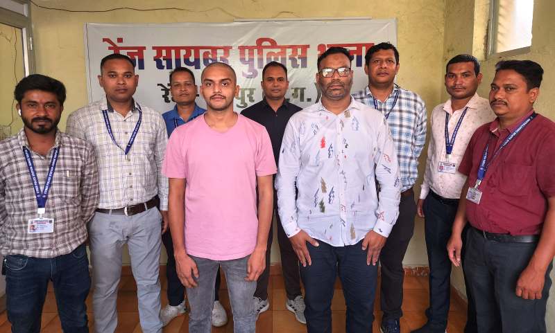 रायपुर साइबर पुलिस की बड़ी सफलता : रायपुर में फर्जी ऐप से शेयर ट्रेडिंग में मुनाफे का झांसा देकर 70 वर्षीय वृद्ध से 31 लाख की ठगी करने वाले गिरोह का भंडाफोड़, दो आरोपी गिरफ्तार.