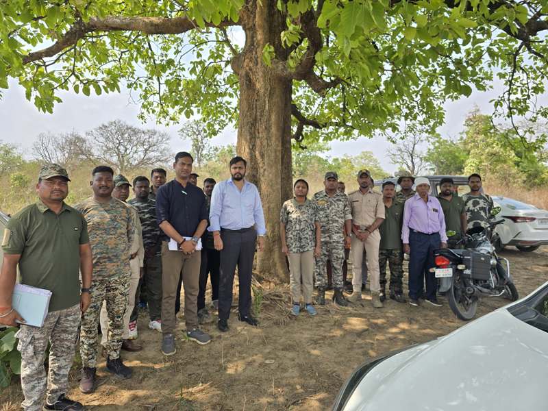 जशपुर में हाथी का कहर: 65 वर्षीय बुजुर्ग की दर्दनाक मौत, वन विभाग ने परिजनों को दी तात्कालिक सहायता
