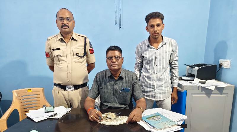 रात के अंधेरे में रास्ता रोका, हथियार दिखाकर मारा पीटा और लूट लिए ₹70,000 – अब चढ़ा पुलिस के हत्थे! फरहदा लूटकांड का दूसरा आरोपी भी गिरफ्तार, डराने-धमकाने का खौफनाक प्लान अब आया सामने!