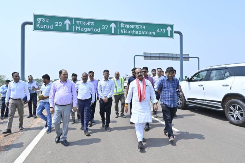 उप मुख्यमंत्री अरुण साव ने रायपुर-विशाखापट्टनम एक्सप्रेस-वे के कार्यों का किया औचक निरीक्षण : निर्माणाधीन ओवरब्रिज और सड़क का लिया जायजा, निर्माण सामग्री और निर्माण की गुणवत्ता की ली जानकारी