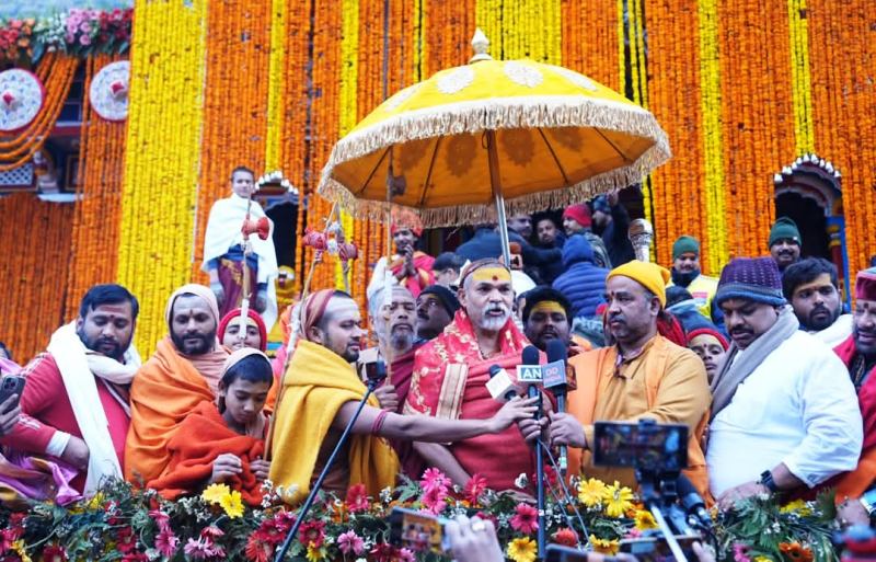भगवान बदरीविशाल के दरबार में आध्यात्मिक दिव्यता का संगम : शंकराचार्य जी महाराज की उपस्थिति में खुले कपाट, गूंजे भगवन्नाम संकीर्तन, ज्योतिष्पीठाधीश्वर ने दिए सनातन धर्म के अनुपम संदेश.