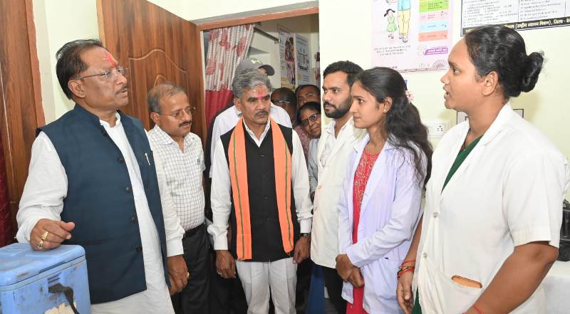 मुख्यमंत्री ने आयुष्मान आरोग्य मंदिर का किया औचक निरीक्षण : संस्थागत प्रसव को प्रोत्साहित करने के दिए निर्देश, मरीजों से मिलकर स्वास्थ्य सेवाओं की गुणवत्ता का लिया जायजा