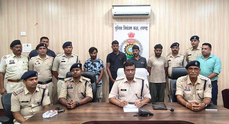 कोतरारोड़ थाना की बड़ी सफलता : रायगढ़ पुलिस ने हाईवा चोरी मामले में की त्वरित कार्रवाई, संगठित गिरोह का भंडाफोड़, झारखंड से चार आरोपी गिरफ्तार, झारखंड से चोरी गई हाईवा सहित 6 लाख की संपत्ति बरामद, भेजा गया न्यायिक अभिरक्षा में.