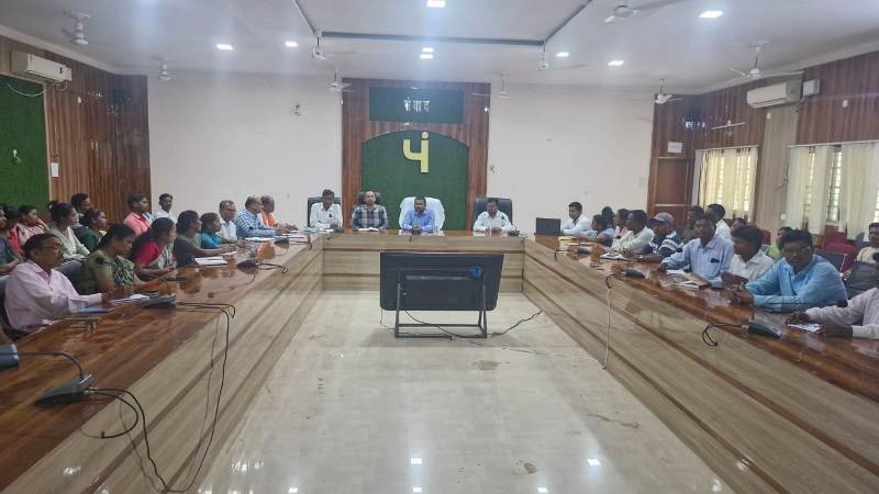 जशपुर : जिला पंचायत सीईओ की अध्यक्षता में हमर सुघ्घर ग्राम प्रतियोगिता एवं मॉडल ग्राम के संबंध में प्रशिक्षण सम्पन्न