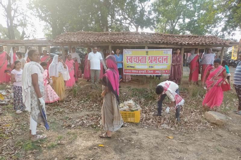 सुशासन तिहार 2025 : समाधान शिविर स्थल गोरिया में योग, स्वच्छता अभियान और फुटबाल प्रतियोगिता का किया गया आयोजन