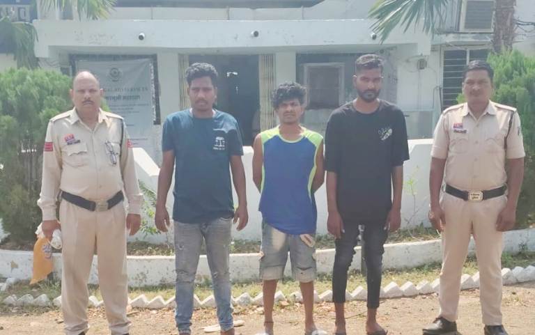 अवैध रूप से नशीली मादक पदार्थ गांजा बिक्री करने वाले तीन आरोपी गिरफ्तार