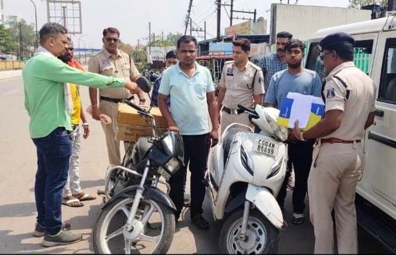 रायपुर पुलिस की बड़ी कार्रवाई : बालाघाट से रायपुर तक फैला नशे का जाल, खमतराई में 95 हजार की प्रतिबंधित नशीली सिरप के साथ एक अंतर्राज्यीय आरोपी सहित कुल तीन आरोपी गिरफ्तार.