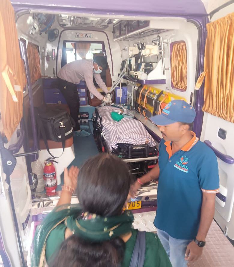 यातायात पुलिस दुर्ग द्वारा गंभीर मरीज के परिजन के निवेदन पर तत्काल ग्रीन कोरिडोर बनाकर रायपुर हॉस्पिटल पहुंचाया गया
