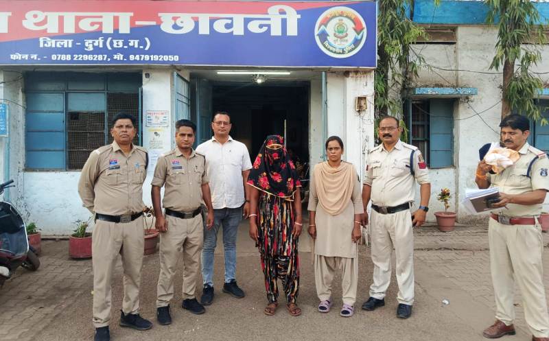 महिला गांजा तस्करी करते हुए गिरफ्तार : एक्टीवा में छुपा कर रखा था 1.2 किलोग्राम मादक पदार्थ, दुर्ग में महिला के पास से 60,000 रुपये का गांजा और स्कूटी बरामद, गिरफ्तार कर भेजा गया जेल.