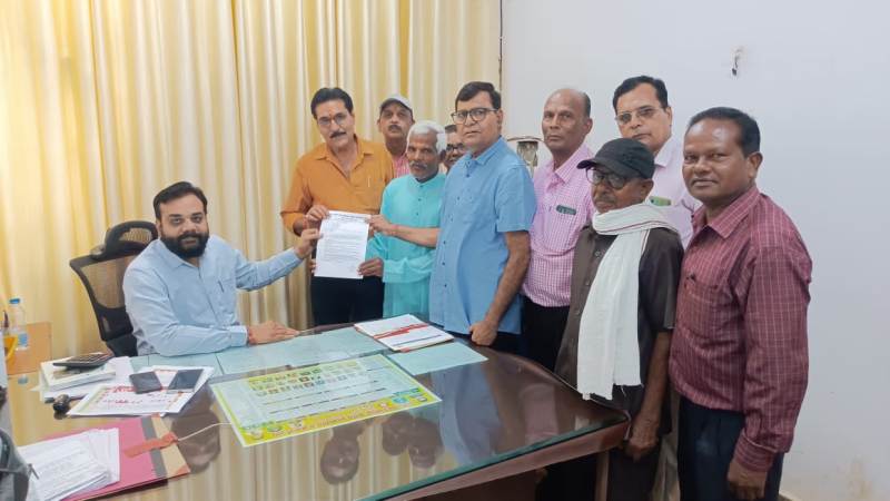 जशपुर : मुख्यमंत्री के नाम सौंपा गया पेंशनरों का 6 सूत्रीय ज्ञापन, सम्मान और सुविधा की मांग पर सरकार से शीघ्र कार्रवाई की अपेक्षा