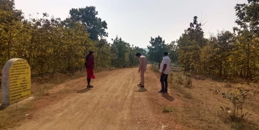 जशपुर : ग्राम सपघरा में मिट्टी मुरूम के सड़क बन जाने से लोगों को आवागमन में हो रही सुविधा, ग्राम बरपानी से नोनपानी तक बना पहुंच मार्ग