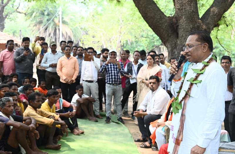 मुख्यमंत्री विष्णु देव साय पहुंचे दंतेवाड़ा जिले के ग्राम मुलेर : छत्तीसगढ़ के अंतिम छोर पर पहुंचा सुशासन तिहार