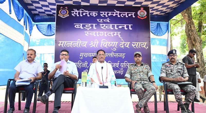 गलगम पहुंचे मुख्यमंत्री श्री विष्णु देव साय, जवानों का हौसला बढ़ाया:नक्सल विरोधी अभियान की सफलता पर दी बधाई