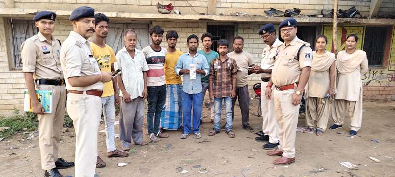 जशपुर पुलिस का कोतबा में बड़ा कदम : अवैध प्रवासियों पर सख्त जांच, दस्तावेजों की गहन पड़ताल और लिए गए फिंगरप्रिंट