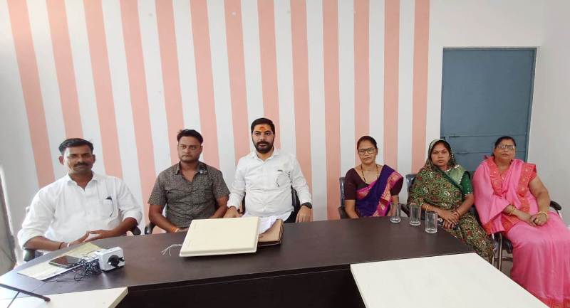 कुनकुरी नगर पंचायत में विकास कार्यों पर छाये राजनैतिक संकट के बादल : अध्यक्ष विनयशील पर मुख्यमंत्री एवं छ.ग. शासन की छवि धूमिल करने का भाजपा पार्षदों का आरोप…देखें प्रेस वार्ता का पूरा विडिओ..!