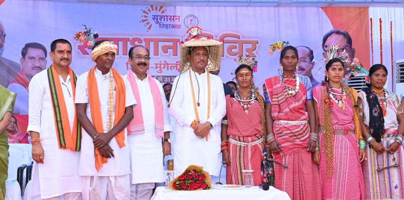 मुंगेली जिले के दुर्गम पहाड़ी क्षेत्र में बसे ग्राम बिजराकछार में पहुँचे मुख्यमंत्री विष्णुदेव साय, सुशासन तिहार के समाधान शिविर में उमड़ा जनसैलाब