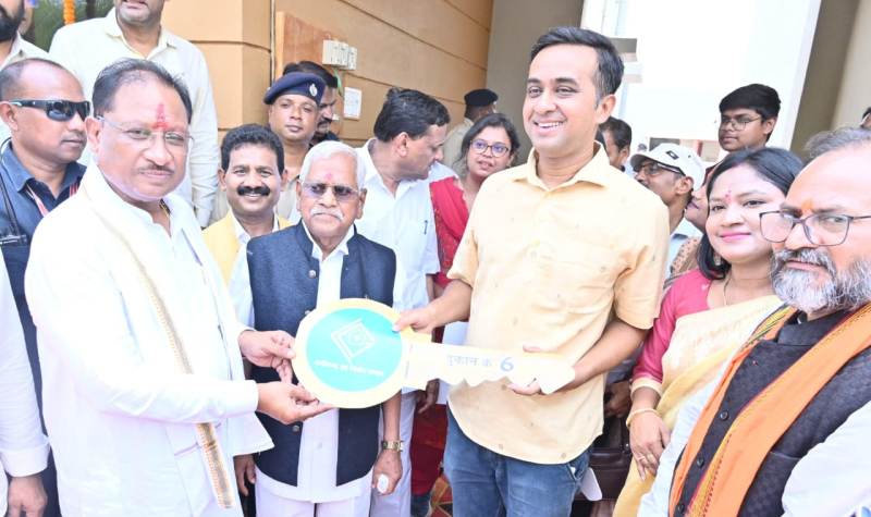 मुख्यमंत्री विष्णु देव साय ने किया अटल विहार योजना अंतर्गत 226 आवासों का लोकार्पण : सौंपी सपनों के घर की चाबी और सम्मानजनक जीवन