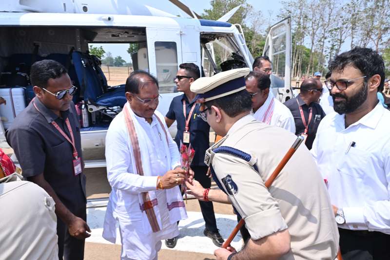 ब्रेकिंग जशपुर : मुख्यमंत्री विष्णु देव साय पहुंचे ग्राम दोकड़ा, हैलीपैड पर हुआ आत्मीय स्वागत