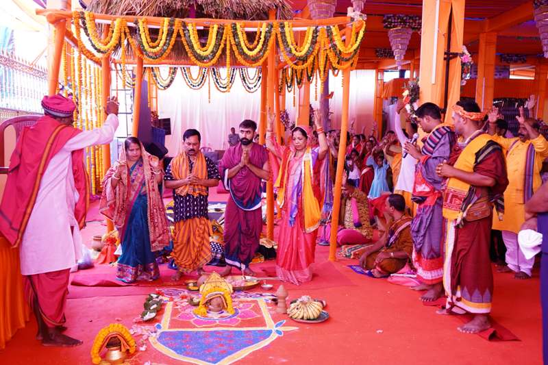 भगवान श्री जगन्नाथ मंदिर के प्राण प्रतिष्ठा कार्यक्रम में उमड़ रही है भक्तों की भीड़, द्वितीय दिवस की पूजा हुई प्रारंभ, मुख्यमंत्री की धर्मपत्नी श्रीमती कौशल्या साय हुईं शामिल.
