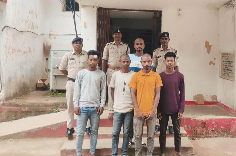 जशपुर: सरपंच पुत्र समेत 8 गिरफ्तार, शादी समारोह में मामूली विवाद बना हिंसा का कारण, महिला समेत तीन को झुलसाया गया गर्म पानी से