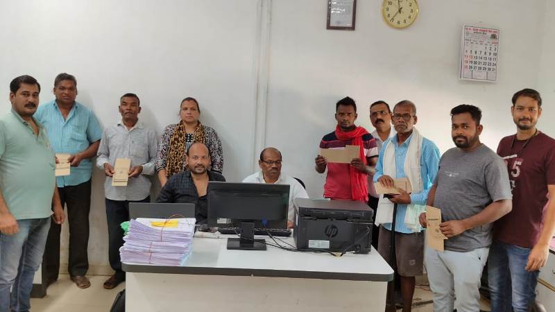 जशपुर : अपेक्स बैंक ने किसानों को किसान क्रेडिट कार्ड और एटीएम का किया वितरण