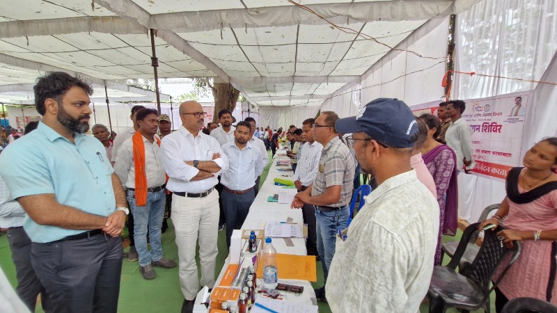 सुशासन तिहार 2025 : प्रभारी सचिव अन्बलगन पी ने जशपुर के पुराइनबंध में आयोजित समाधान शिविर का किया आकस्मिक निरीक्षण, प्राप्त आवेदनों का प्राथमिक से निराकरण करने के दिए निर्देश