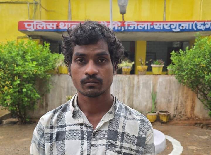 पत्नी को पीटते हुए पड़ोसी के घर से घसीटा, सुबह मिली लाश – हत्या के आरोपी पति को पुलिस ने किया गिरफ्तार