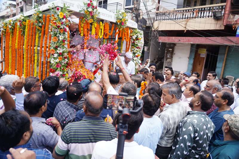 वरिष्ठ समाजसेवी स्व. रामजीलाल अग्रवाल को अंतिम विदाई देने उमड़ा जनसैलाब : हजारों लोगों ने नम आंखों से किया अंतिम दर्शन, हर दिल पर राज करने वाला एक इंसान…रामजीलाल जी अग्रवाल को हजारों लोगों ने दी अंतिम विदाई.