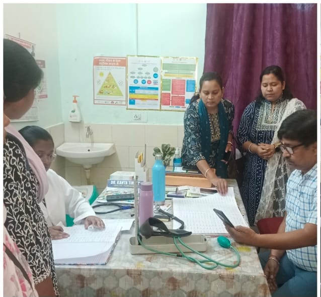 स्वास्थ्य केन्द्रों में गर्भवती माताओं का किया गया स्वास्थ्य परीक्षण, निःशुल्क दवाई भी दी गई
