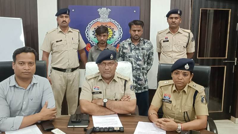 ब्राउन शुगर कारोबारी पर पुलिस की कार्यवाही, कब्जे से 50 पुड़िया मादक पदार्थ (ब्राउन शुगर) जप्त, 02 आरोपी गिरफ्तार