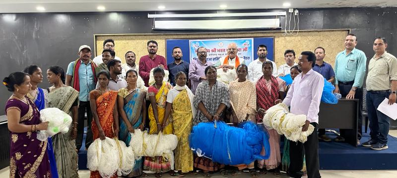 जशपुर : छत्तीसगढ़ मछुआ कल्याण बोर्ड के अध्यक्ष भरत मटियारा ने मछुवा समूहों और समितियों की ली बैठक, मत्स्य संपदा योजना अंतर्गत हितग्राहियों को लाभ देने के दिए निर्देश