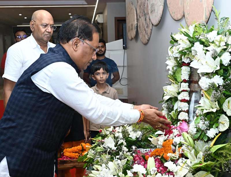 मुख्यमंत्री विष्णु देव साय ने स्वर्गीय श्री रामजीलाल अग्रवाल को दी श्रद्धांजलि