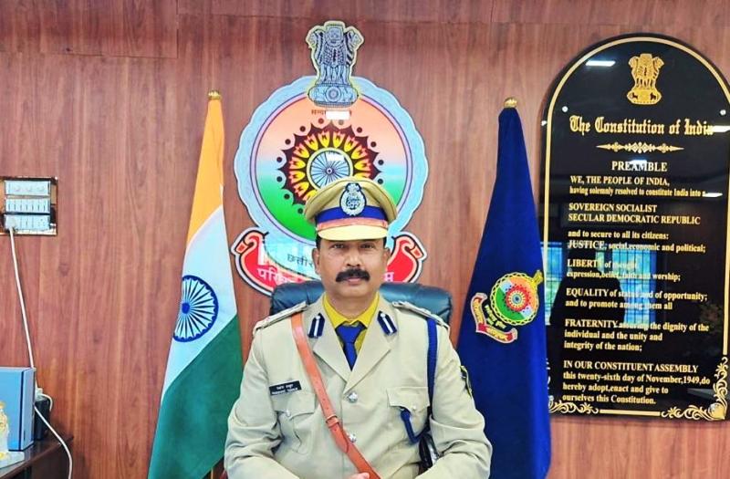 राहवीर योजना, आई रेड प्रशिक्षण, साइबर अपराध व अवैध प्रवासियों की सख्ती से चेकिंग कराने डीआईजी/एसएसपी सूरजपुर ने वर्चुअल बैठक का किया आयोजन : “राहवीर योजना” से सड़क हादसों में मददगार बनेंगे नायक, सूरजपुर पुलिस ने दी विस्तृत जानकारी.